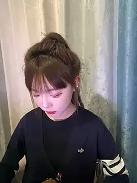 Freechat D-033 on StripChat