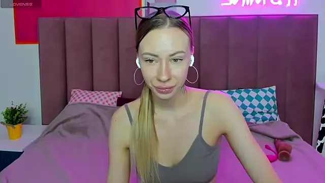 Diana_Garrett on StripChat