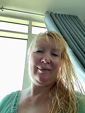 EmmaInLove23 on StripChat 