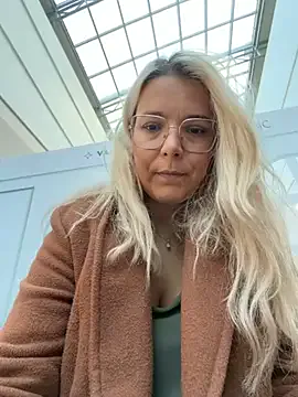 Freechat EmyLana on StripChat