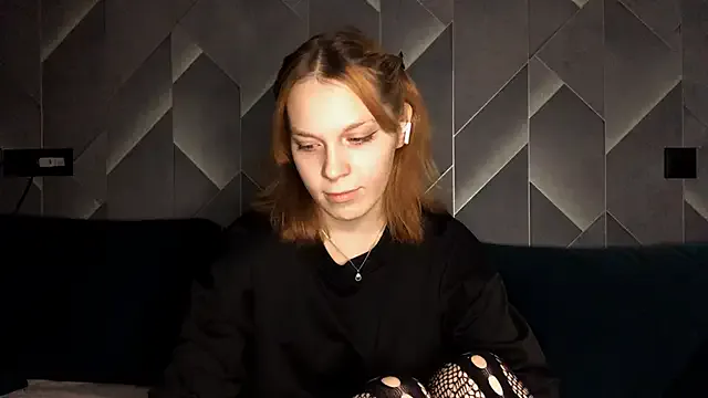 Freechat FoxLina on StripChat