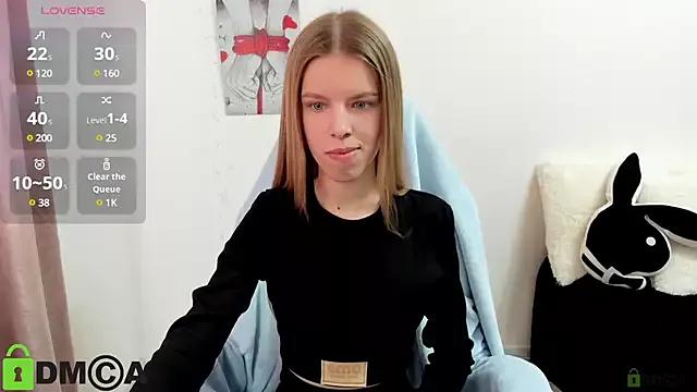 Goldy_Emma from StripChat is Freechat