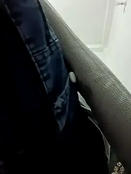 hiddennisha on StripChat 