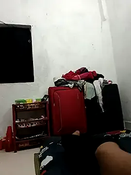 hiddennisha on StripChat 