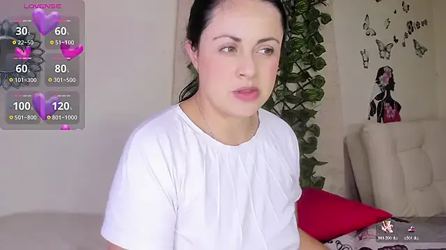 Freechat Juli_Castillo8 on StripChat