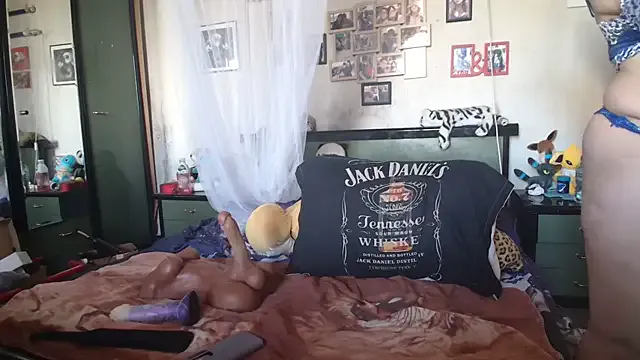 Lilirose-63 on StripChat 