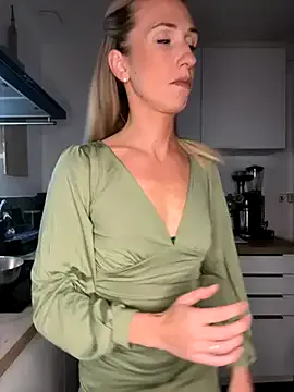 lola_tentatiion on StripChat