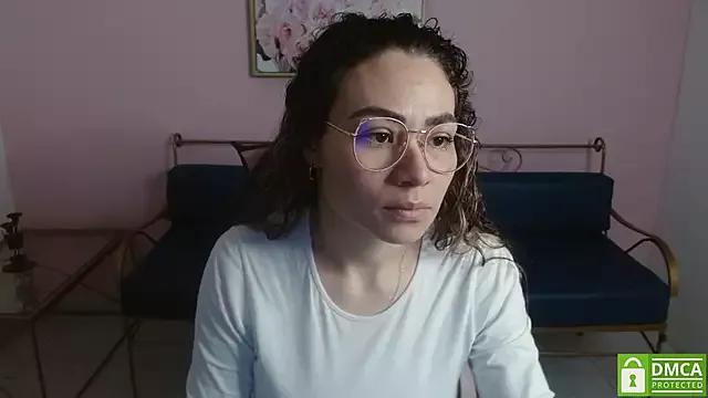 Luisa_mourfor from StripChat is Freechat