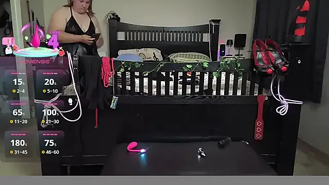 Freechat MacabreCouple on StripChat