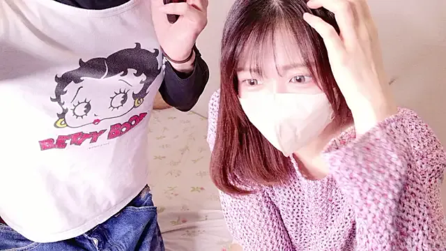 Group NA-KAREN-V8 on StripChat