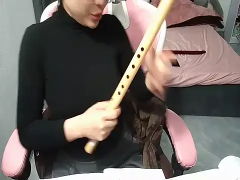 StripChat Ori-Yannie is Freechat Ori-Yannie — So cold, I wish someone would come warm