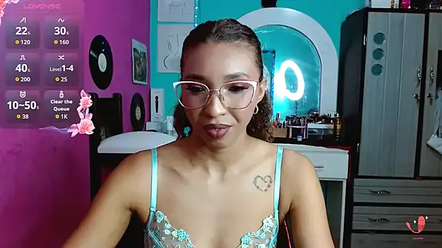 Freechat sensitive_brunette on StripChat