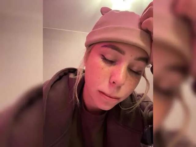 Offline AmyGlad on BongaCams