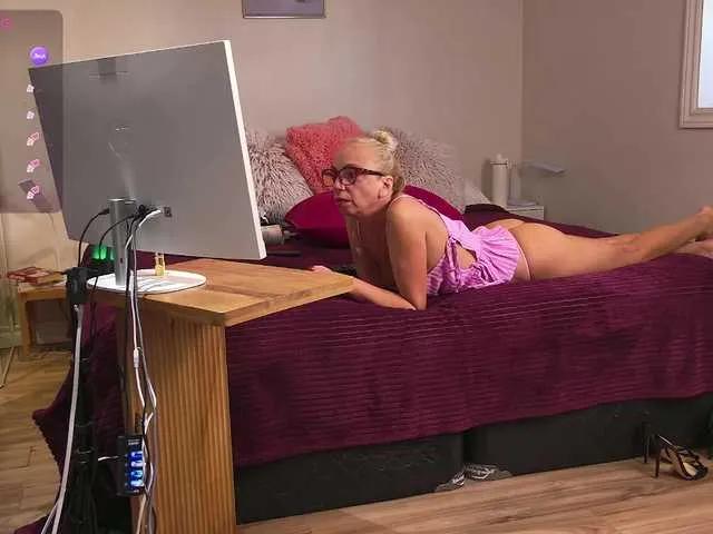 Offline BaditaLuna on BongaCams