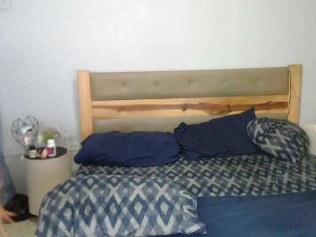 Offline couplesexxx28 on BongaCams