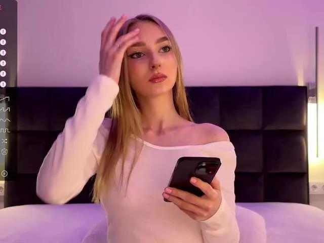 Offline DiamondLily on BongaCams