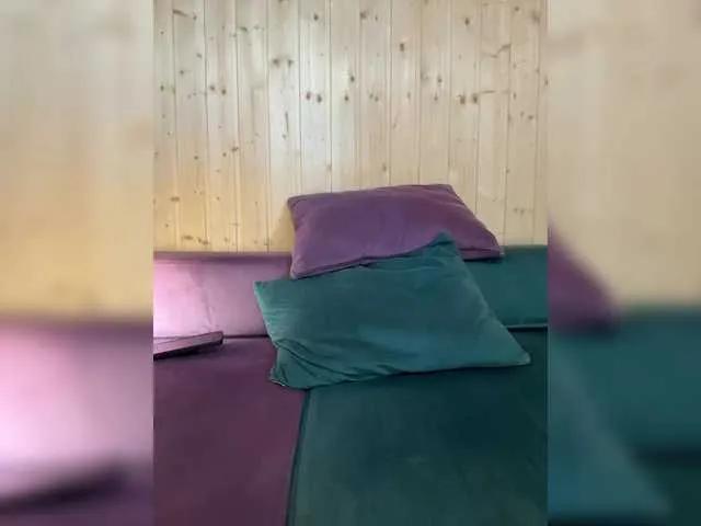 Offline Feramonaa on BongaCams