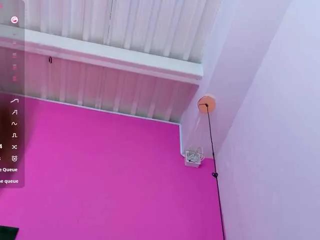 Offline friendsmom on BongaCams