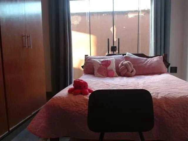 Freechat Jussara-Milf on BongaCams