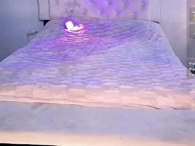 Offline lauralei01 on BongaCams