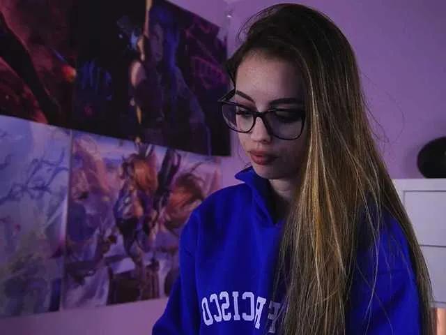 Offline LesaisMore on BongaCams