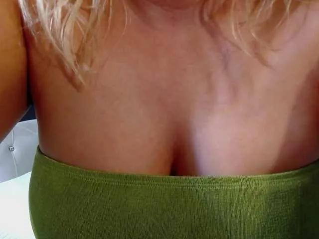 Offline Malvvina on BongaCams