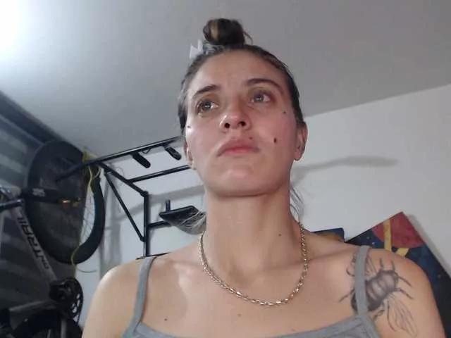 Offline mariecam420 on BongaCams
