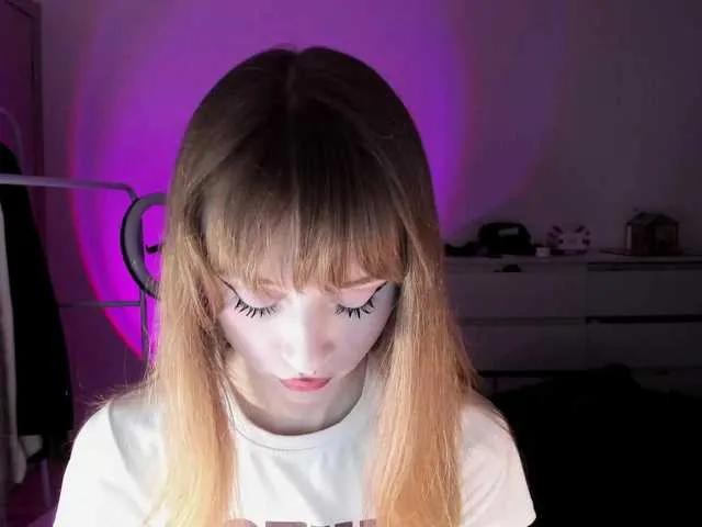 Offline mnepohuyy on BongaCams