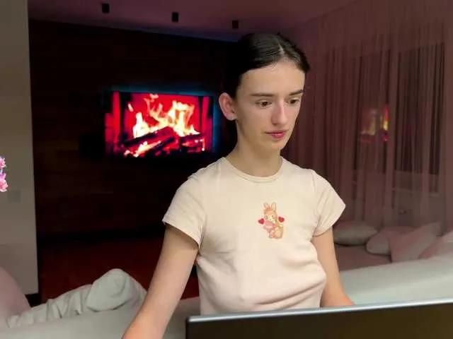 Offline SweetieTati on BongaCams