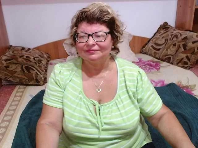 Freechat SweetMommaX on BongaCams