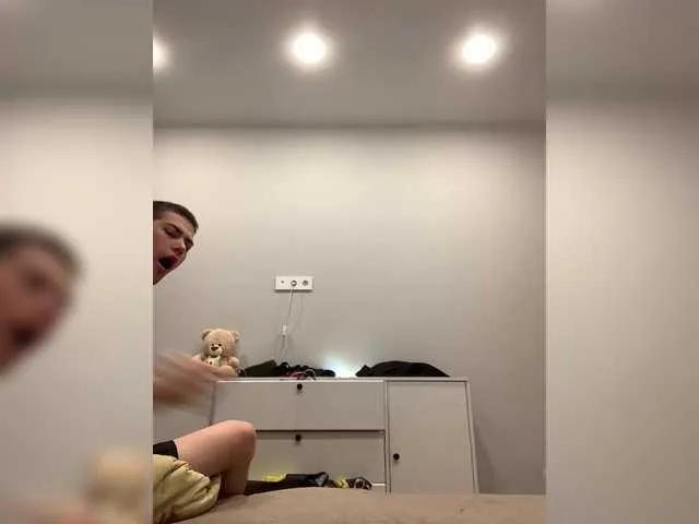 Offline TUYA2 on BongaCams