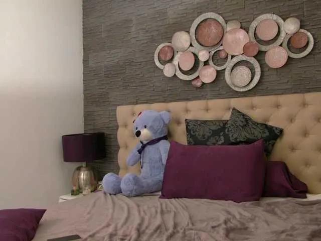 Offline VannyFoxx on BongaCams