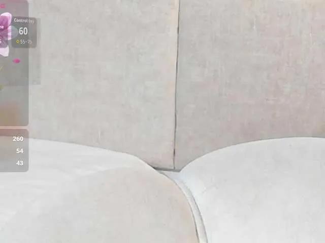 Offline violethilton on BongaCams