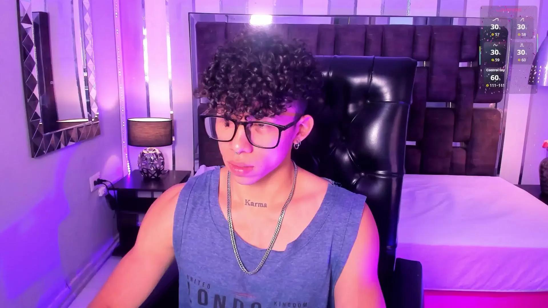 Offline Akaza_ on Cam4