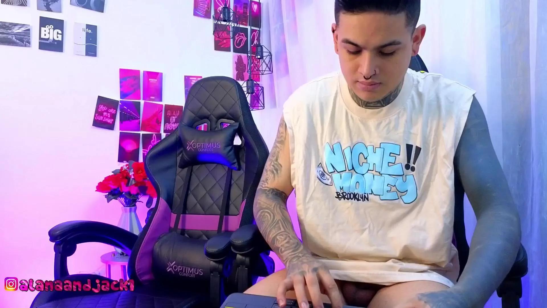 Offline Alana_and_Jack on Cam4