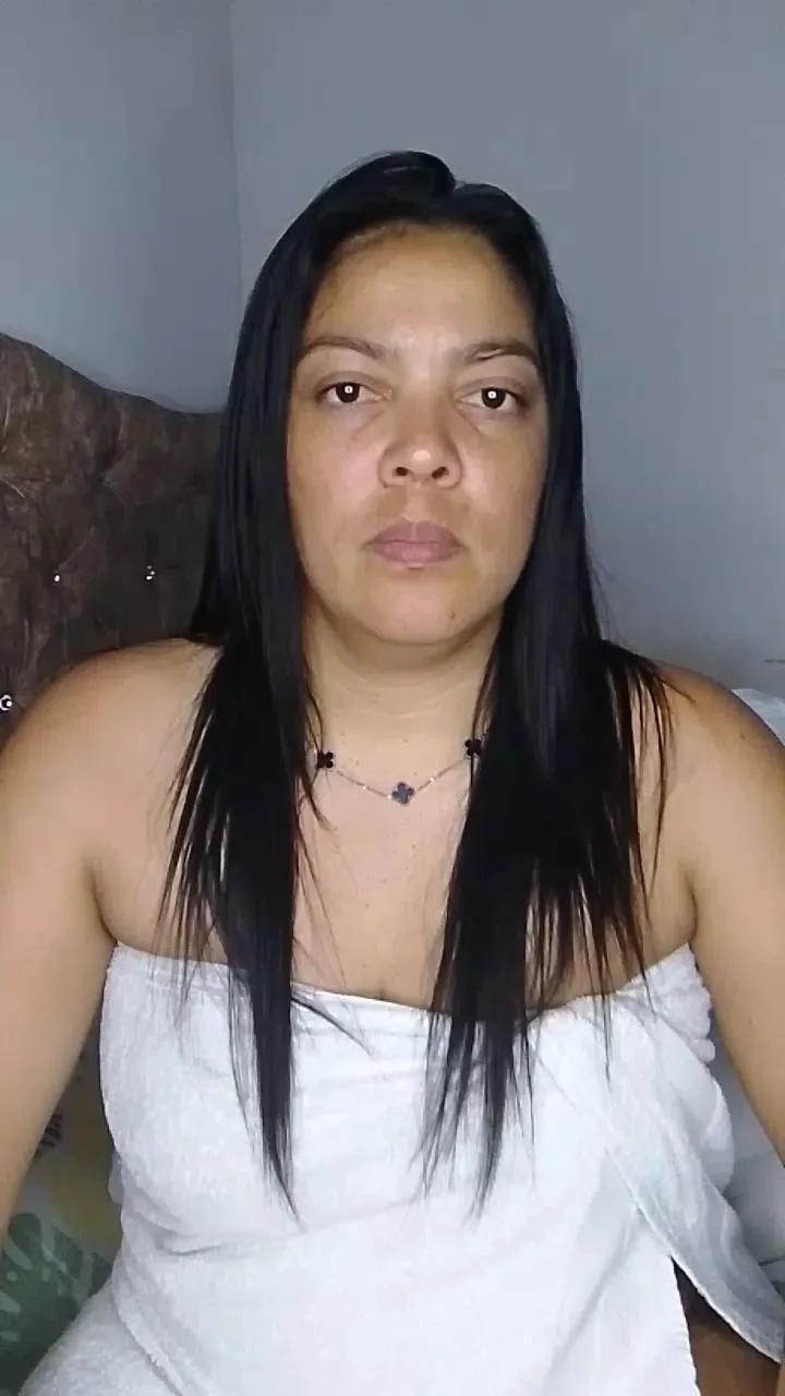 Offline astrii_33 on Cam4