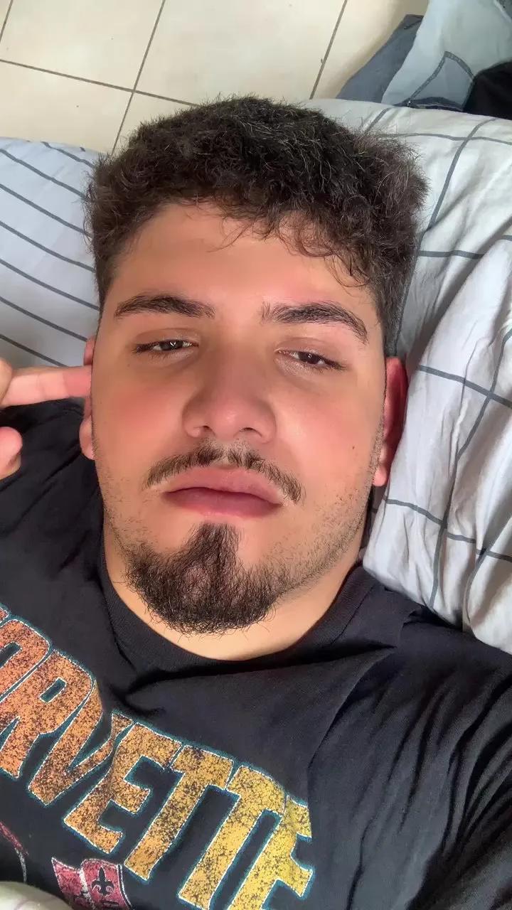 Offline Bbbtro on Cam4