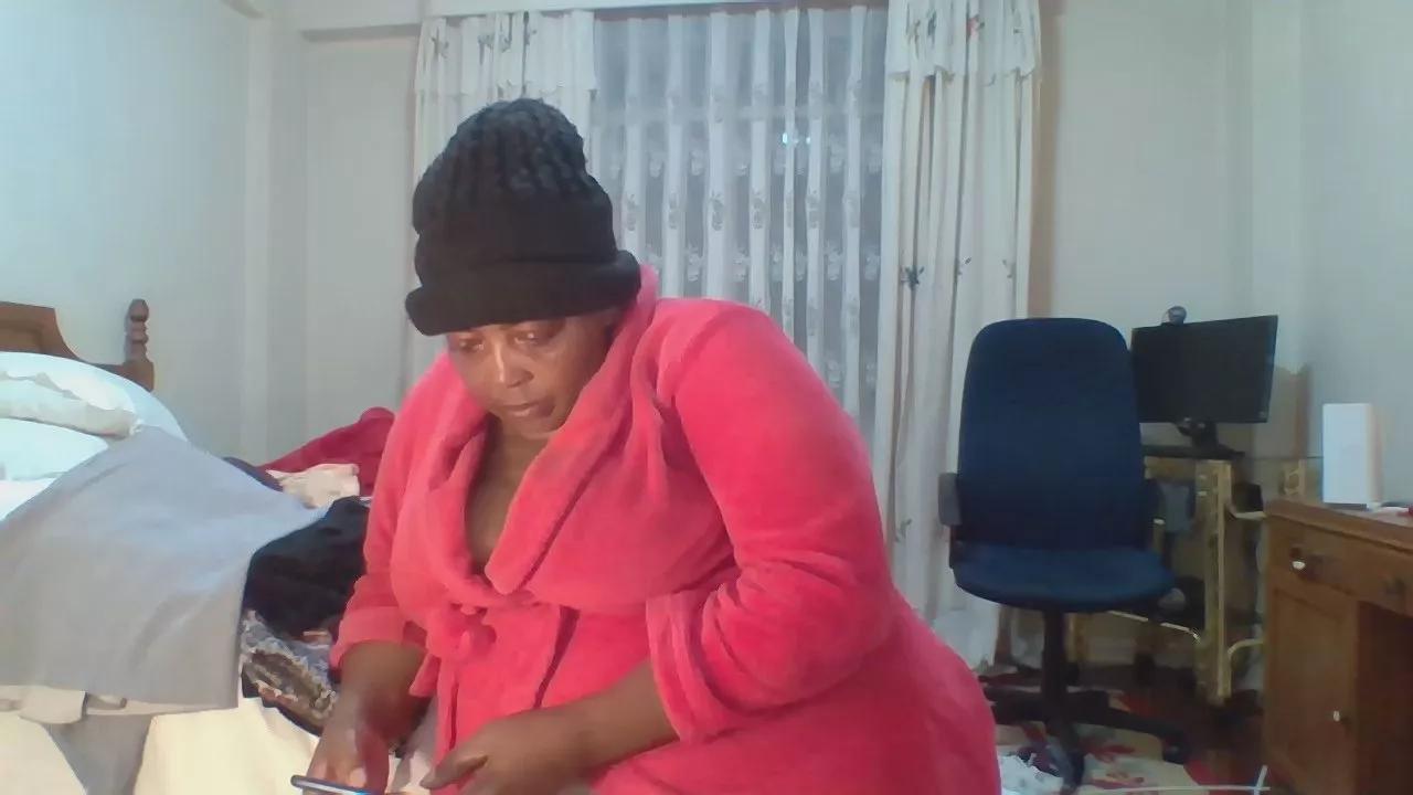 Offline bigpussylipsx53 on Cam4