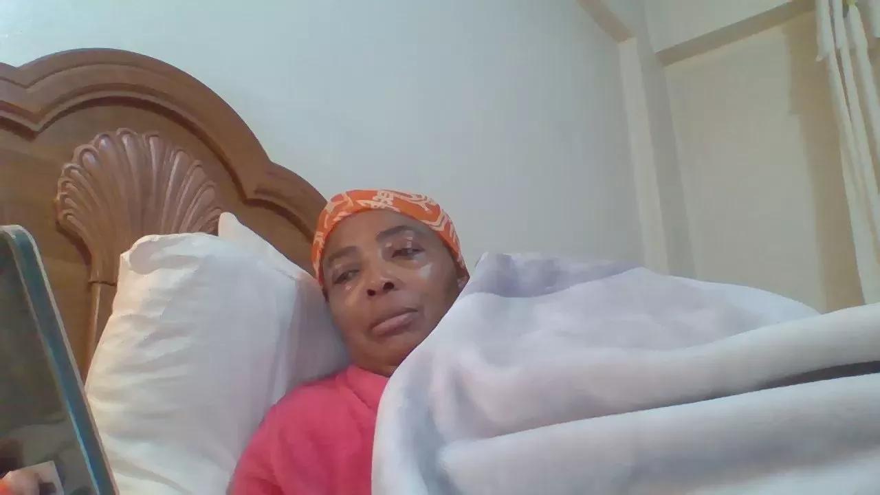 Offline bigpussylipsx53 on Cam4