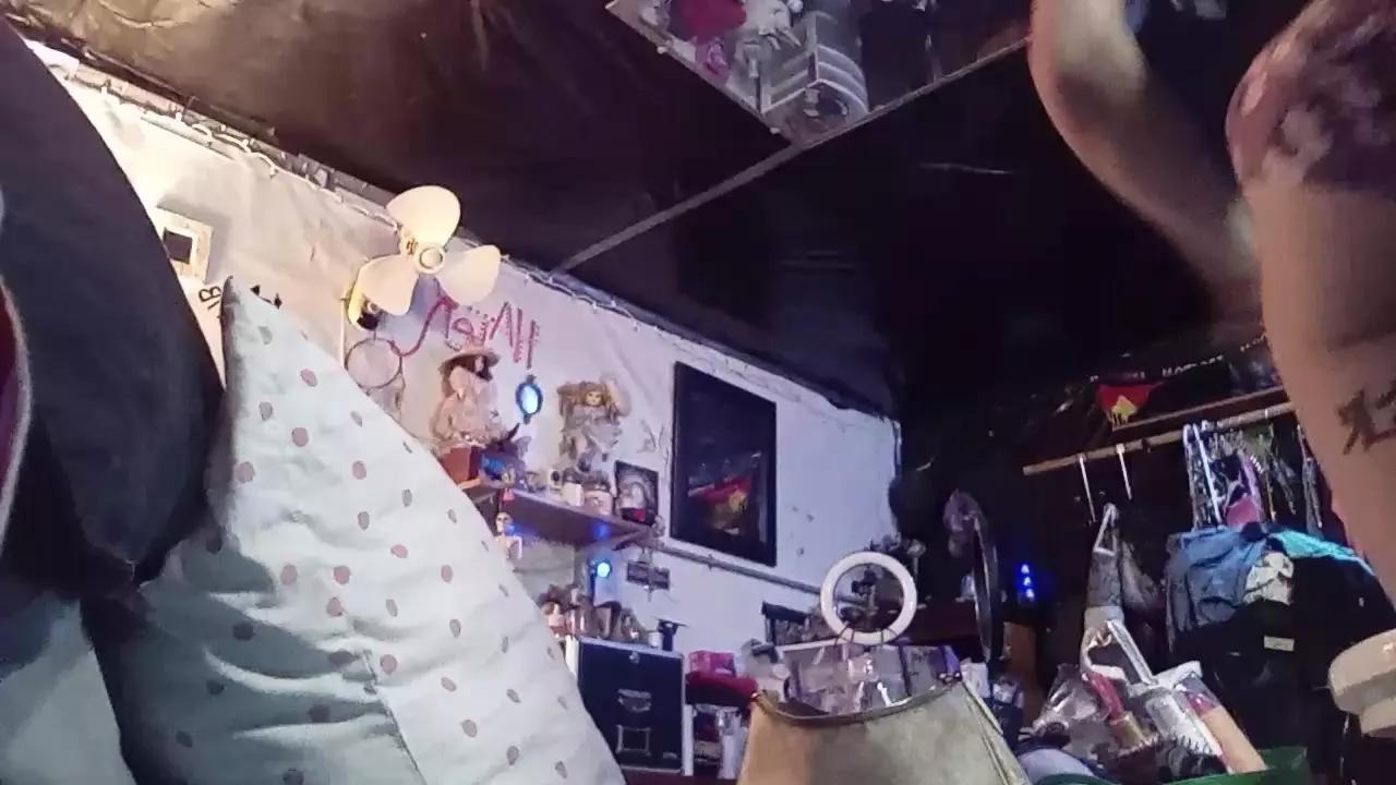 Offline boss1nova on Cam4