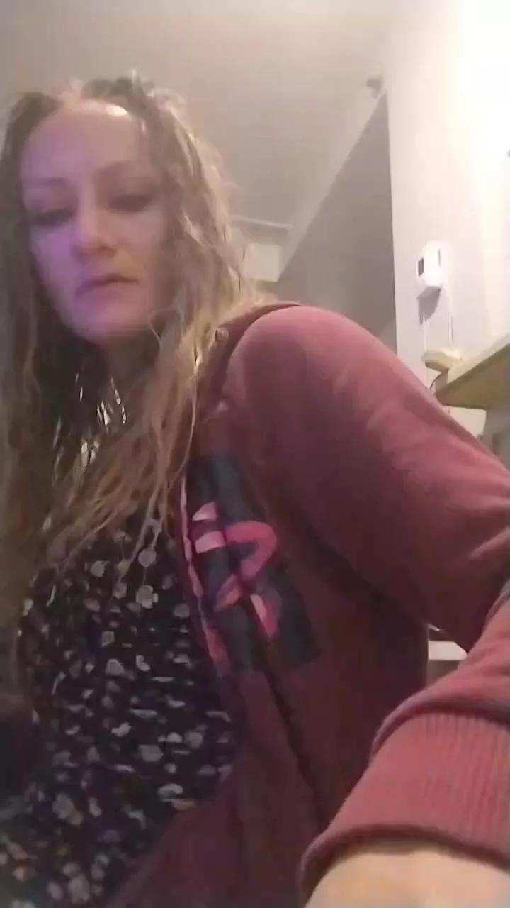 Offline boss1nova on Cam4