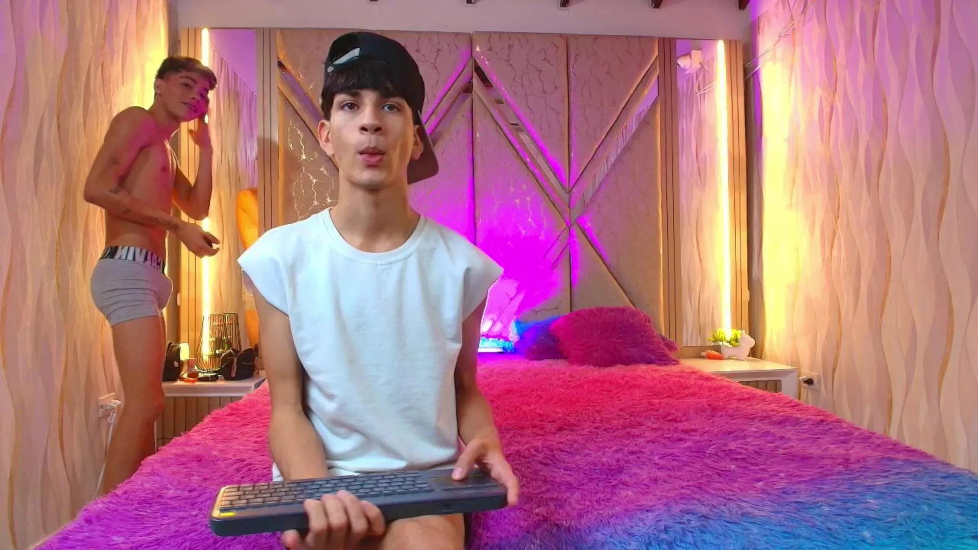 Offline BoySlim2025 on Cam4