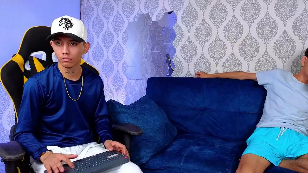 Offline BoySlim2025 on Cam4