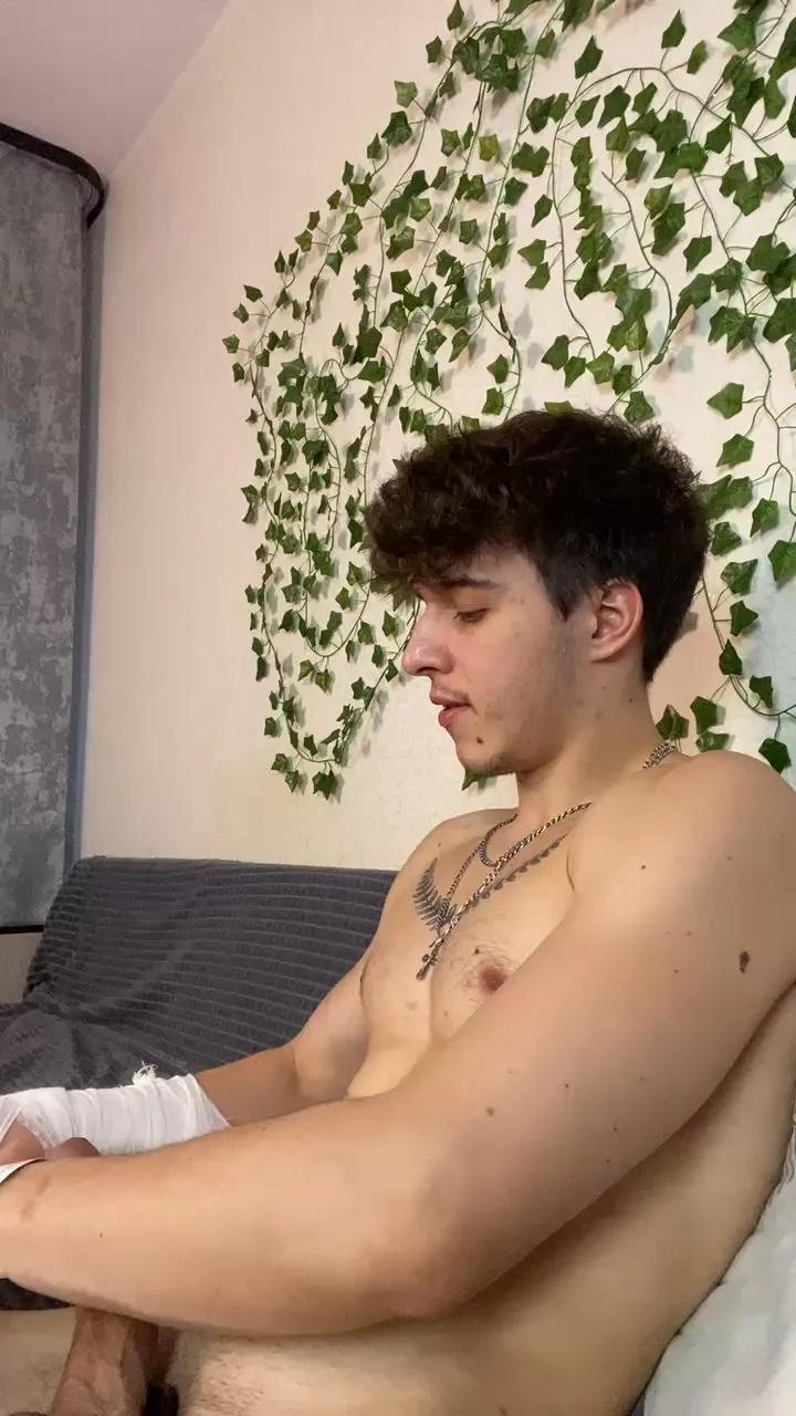 Offline bravo_maestro on Cam4