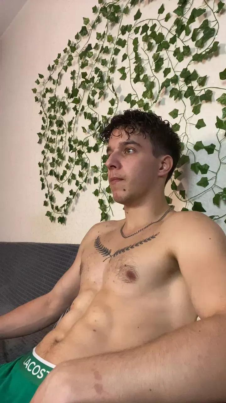 Offline bravo_maestro on Cam4