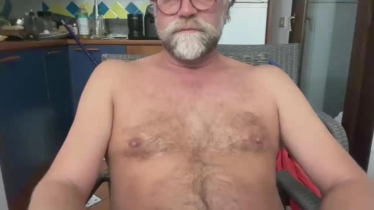 Offline bttm4older1 on Cam4