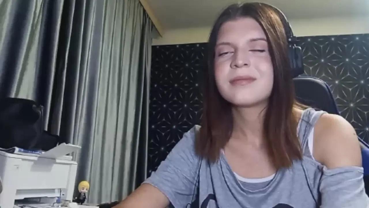 Offline CaroleDewilde on Cam4