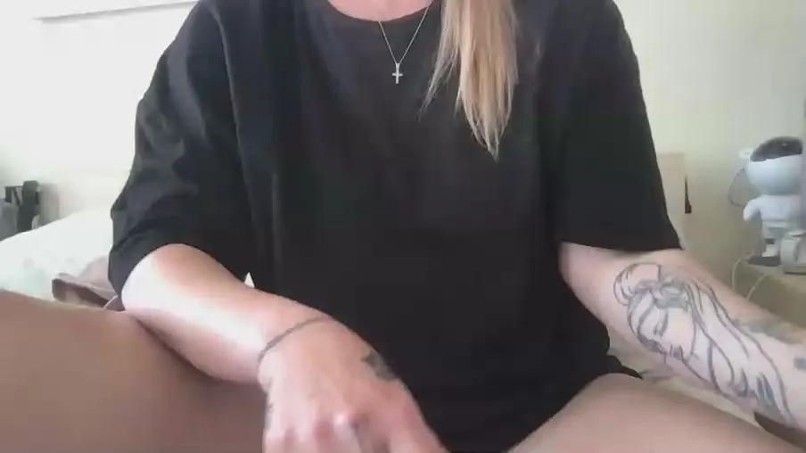 Offline CinnaKiss on Cam4