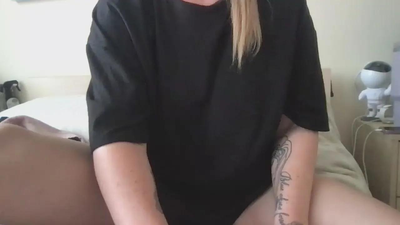 Offline CinnaKiss on Cam4