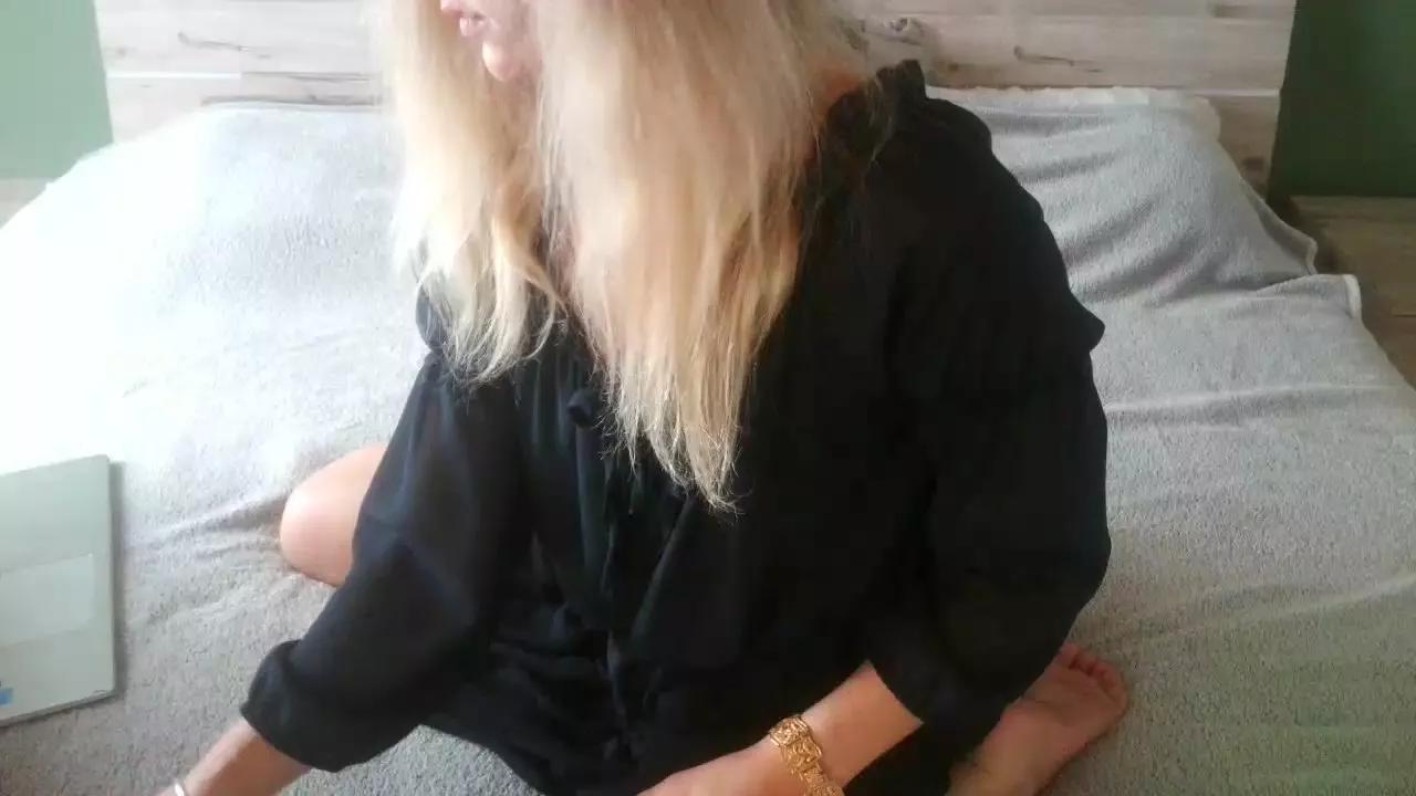 Offline CuteSlut4u on Cam4